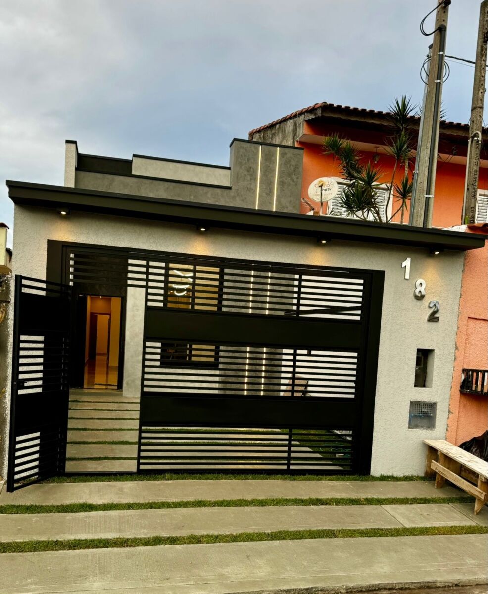 Casa com 2 Quartos, Suíte e Garagem para 2 Carros – Jardim Layr Casa com 2 Quartos, Suíte e Garagem para 2 Carros – Jardim Layr